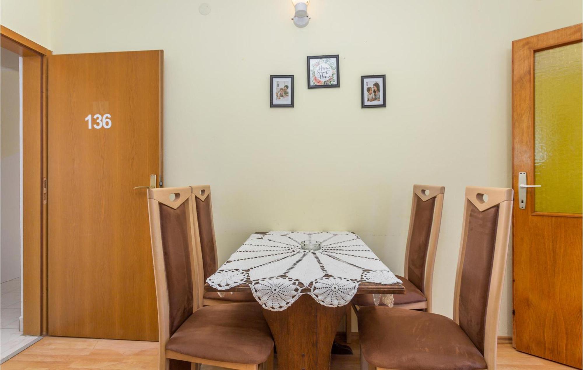 Awesome Apartment In Stara Baska 1 With Kitchen Zewnętrze zdjęcie